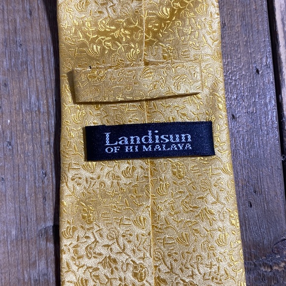 Landisun of Himalaya Tie - Picture 2 of 4